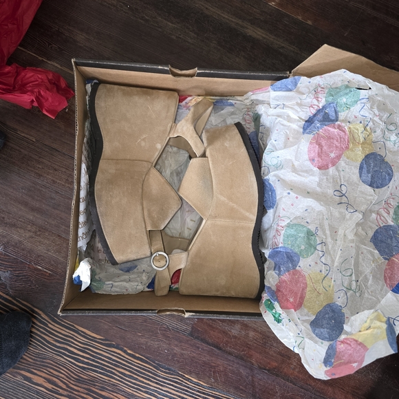 le chateau Beige Suede Platform Wedge Sandals - Picture 2 of 7